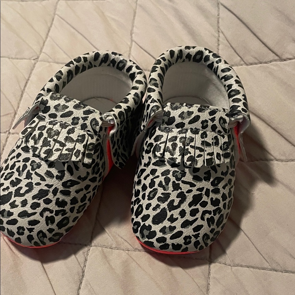 SWEET N SWAG baby Chic Leopard Moccasins for Kids size 2 PERFECT